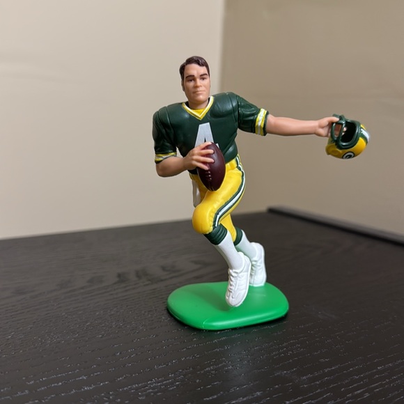 Brett Favre Action Figure - Picture 2 of 6